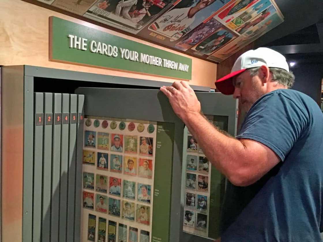 Selling sports cards at shops Selling sports cards at shops