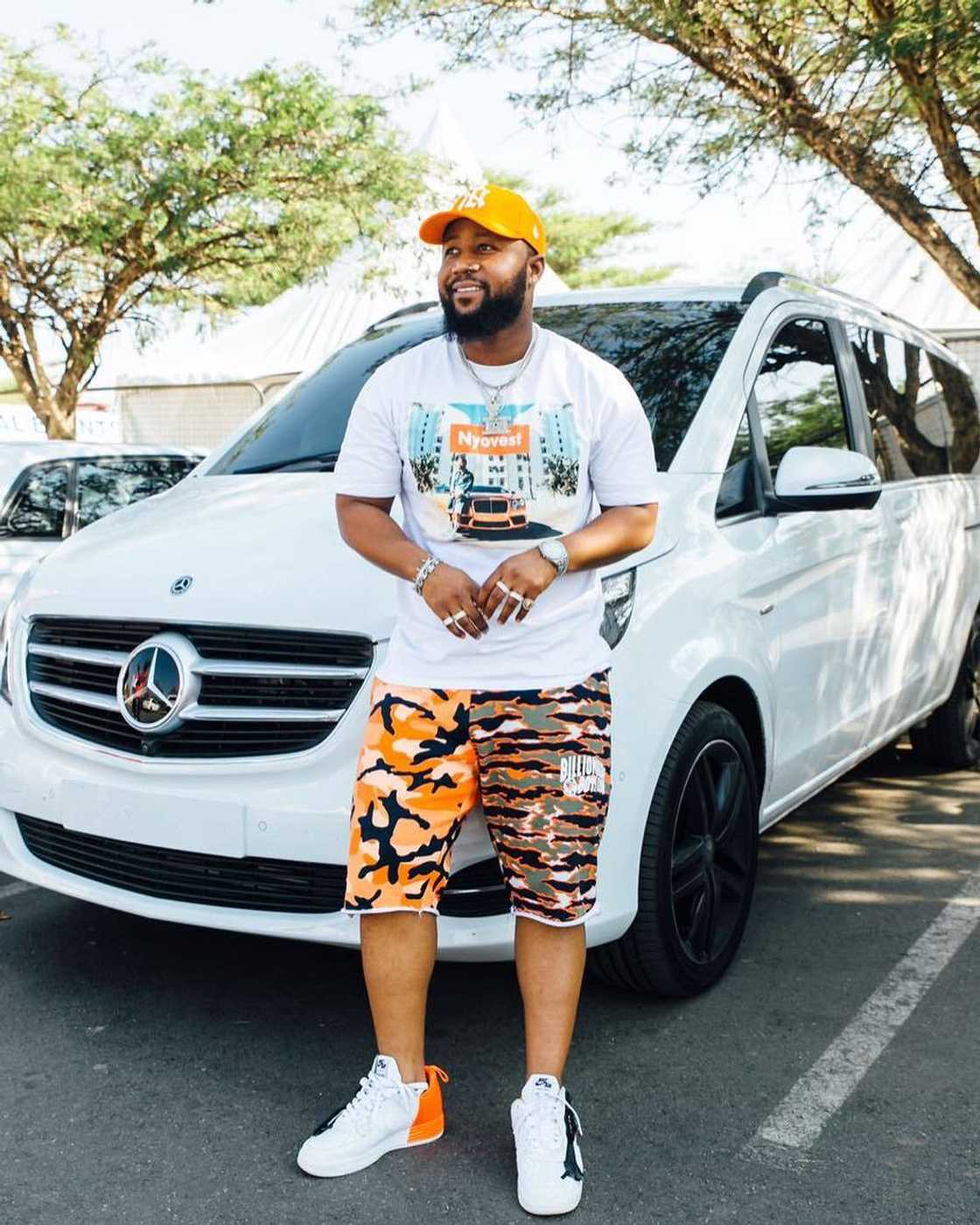 Did Cassper buy a new car? Did Cassper buy a new car?